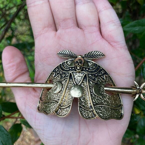 Gothic Death Moth Hair Accessory Antique Gold Tone Engraved Details - Picture 3 of 4